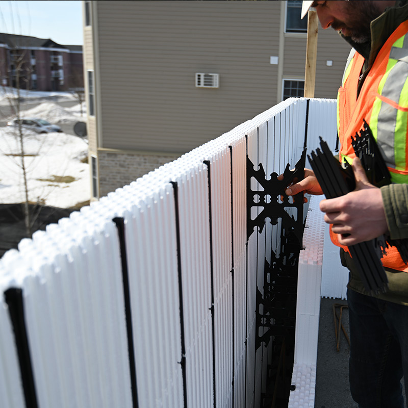 Découvrez notre panneau standard coffrage isolant integraspec®. Le panneau standard coffrage isolant integraspec® un l'un de nos produits certifiés par les normes environnementales du Canada afin d'offrir un confort inégal.